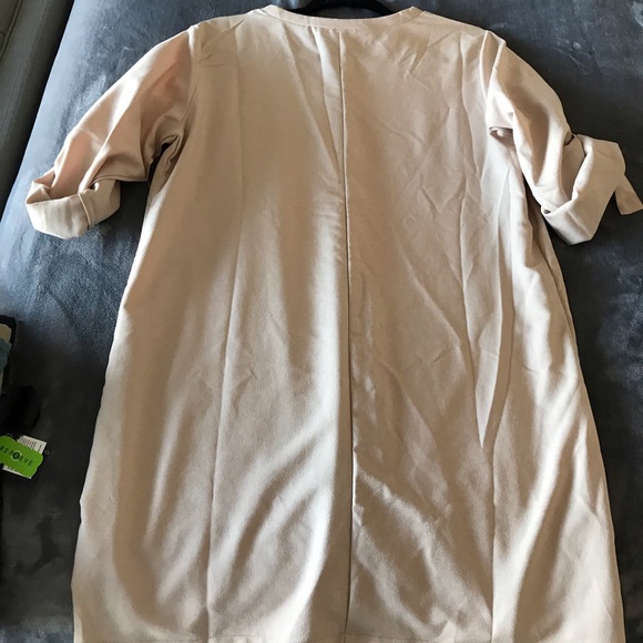 Women’s dress - Picture 2 of 3